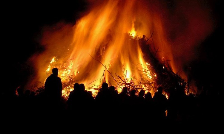 Ngày lễ "ngọn lửa phù thủy" Hexenfeuer ở Đức